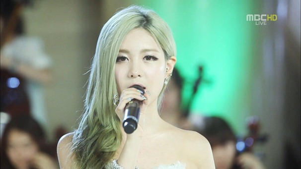 T-ARA - Don't Leave   Day By Day (Show Music Core 2012.07.07).ts - 00015