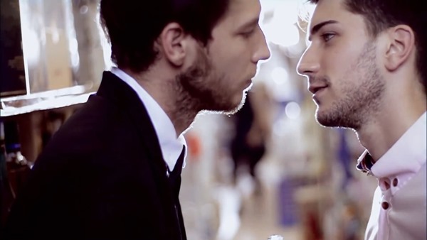 互動式MV= 楊丞琳Rainie 天使之翼 官方HD完整版首播 - YouTube.mp4 - 00004