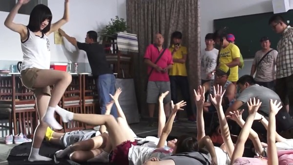 SNH48 《梦想预备生之半熟少女》Special SNH48 - YouTube.mp4 - 00007