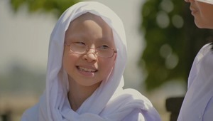 Namaste_Hello_Bye_Bye.2013-DVDRip.x264.AAC-SeeingMole.mp4 - 00123