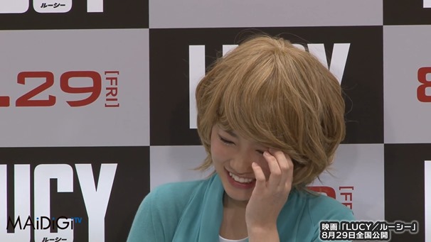 AKB48川栄李奈「かけ算は暗記じゃなくて計算&hellip;」　映画「LUCY／ルーシー」公開直前イベントで会見 - YouTube.mp4 - 00014