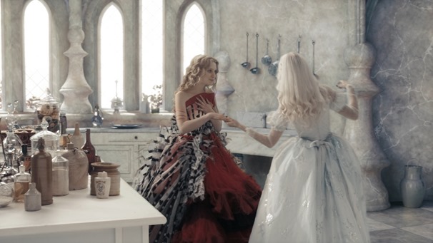 Alice.in.Wonderland.2010.1080p.BluRay.DTS.x264-ESiR.mkv - 00127