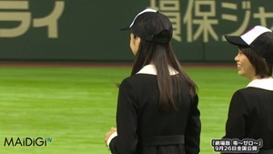中条あやみ、制服姿でノーバン暴投始球式　女子高生達も卒倒　｢劇場版 零～ゼロ～｣呪いの魔球始球式 - YouTube.mp4 - 00007