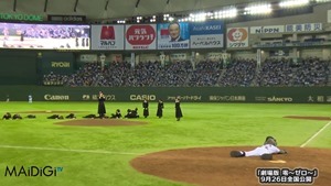 中条あやみ、制服姿でノーバン暴投始球式　女子高生達も卒倒　｢劇場版 零～ゼロ～｣呪いの魔球始球式 - YouTube.mp4 - 00015