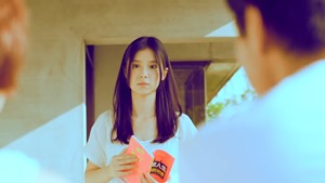 楊丞琳 曬焦的一雙耳朵 MV (HQ官方完整版) - YouTube.mp4 - 00073