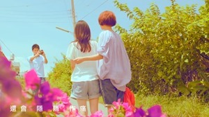 楊丞琳 曬焦的一雙耳朵 MV (HQ官方完整版) - YouTube.mp4 - 00260