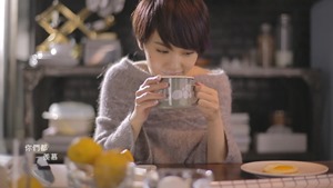 楊丞琳Rainie Yang - 其實我們值得幸福 (Official HD MV) - YouTube_2.mp4 - 00019