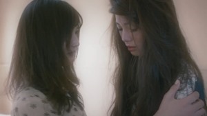 元テラハ・島袋聖南が初演技、菅野結以とのベットシーン＆キスシーンも！かわいえいじ3rdシングル「カゲロウ」MV - YouTube.mp4 - 00025