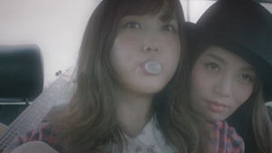 元テラハ・島袋聖南が初演技、菅野結以とのベットシーン＆キスシーンも！かわいえいじ3rdシングル「カゲロウ」MV - YouTube.mp4 - 00042