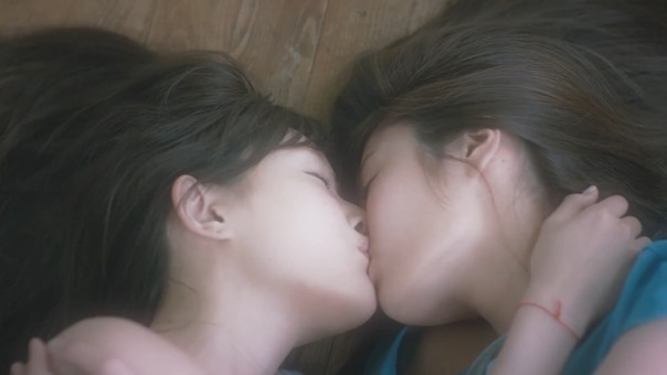 元テラハ・島袋聖南が初演技、菅野結以とのベットシーン＆キスシーンも！かわいえいじ3rdシングル「カゲロウ」MV - YouTube.mp4 - 00050