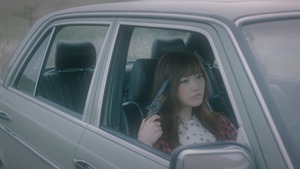 元テラハ・島袋聖南が初演技、菅野結以とのベットシーン＆キスシーンも！かわいえいじ3rdシングル「カゲロウ」MV - YouTube.mp4 - 00057