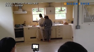 キスシーンやベッドシーン公開！ティーンのカリスマ菅野結以とテラスハウスの島袋聖南MV共演。 - YouTube.mp4 - 00019