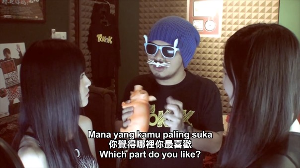 ---[Namewee Tokok] 048 Lesbian Kiss 女女之吻 02-08-15 - YouTube.mp4 - 00003