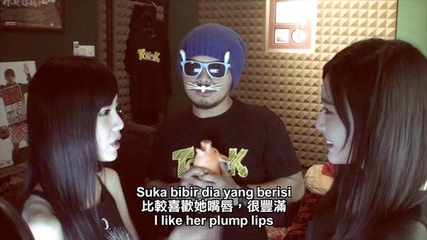 ---[Namewee Tokok] 048 Lesbian Kiss 女女之吻 02-08-15 - YouTube.mp4 - 00006