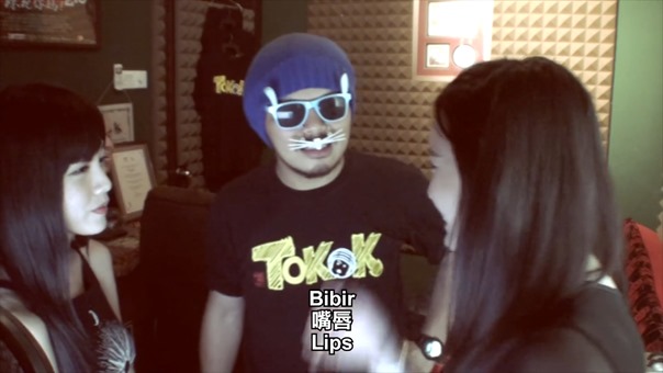 ---[Namewee Tokok] 048 Lesbian Kiss 女女之吻 02-08-15 - YouTube.mp4 - 00016