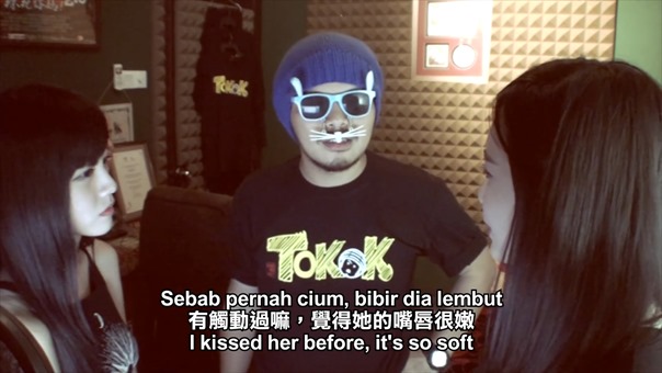 ---[Namewee Tokok] 048 Lesbian Kiss 女女之吻 02-08-15 - YouTube.mp4 - 00018