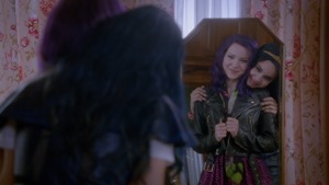 Descendants.2.2017.1080p.AMZN.WEBRip.DDP5.1.x264-TVSmash.mkv - 00093