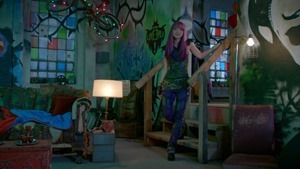 Descendants.2.2017.1080p.AMZN.WEBRip.DDP5.1.x264-TVSmash.mkv - 00131