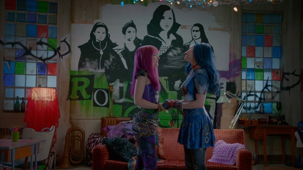 Descendants.2.2017.1080p.AMZN.WEBRip.DDP5.1.x264-TVSmash.mkv - 00147