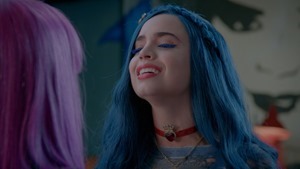 Descendants.2.2017.1080p.AMZN.WEBRip.DDP5.1.x264-TVSmash.mkv - 00154