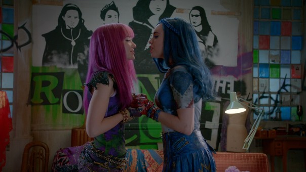 Descendants.2.2017.1080p.AMZN.WEBRip.DDP5.1.x264-TVSmash.mkv - 00169