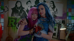 Descendants.2.2017.1080p.AMZN.WEBRip.DDP5.1.x264-TVSmash.mkv - 00193