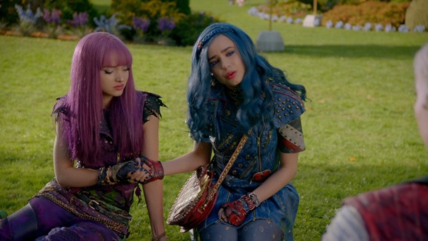 Descendants.2.2017.1080p.AMZN.WEBRip.DDP5.1.x264-TVSmash.mkv - 00208