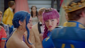Descendants.2.2017.1080p.AMZN.WEBRip.DDP5.1.x264-TVSmash.mkv - 00236