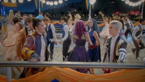 Descendants.2.2017.1080p.AMZN.WEBRip.DDP5.1.x264-TVSmash.mkv - 00250