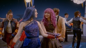 Descendants.2.2017.1080p.AMZN.WEBRip.DDP5.1.x264-TVSmash.mkv - 00251