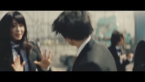 欅坂46 MECHAKARI CM 風に吹かれても篇 15秒 30秒ver 平手友梨奈 眼鏡スーツ姿でダンス Keyakizaka46 - YouTube.MKV - 00004