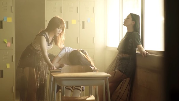 [Official MV] - ยังไม่ชิน (Still) - EMMA PAM - YouTube.MKV - 00005