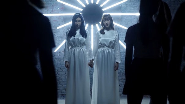 [Official MV] - ยังไม่ชิน (Still) - EMMA PAM - YouTube.MKV - 00064