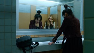 Marvels.Runaways.S01E01.Reunion.1080p.Hulu.WEB-DL.AAC2.0.H.264-QOQ.mkv - 00023