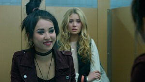 Marvels.Runaways.S01E01.Reunion.1080p.Hulu.WEB-DL.AAC2.0.H.264-QOQ.mkv - 00050