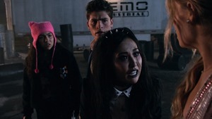 Marvel.s.Runaways.S01E10.Hostile.1080p.Hulu.WEB-DL.AAC2.0.H.264-QOQ.mkv - 00002