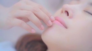 수란 (SURAN) - 슬픈 아픔 (Sad Pain) MV - YouTube.MKV - 00067