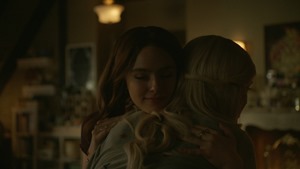 Legacies.S02E08.This.Christmas.Was.Surprisingly.Violent.1080p.AMZN.WEB-DL.DDP5.1.H.264-KiNGS.mkv - 02;25;21.846