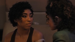 Vagrant.Queen.S01E01.A.Royal.Butt-Kicking.1080p.AMZN.WEB-DL.DDP5.1.H.264-CasStudio.mkv - 20;56;27.104