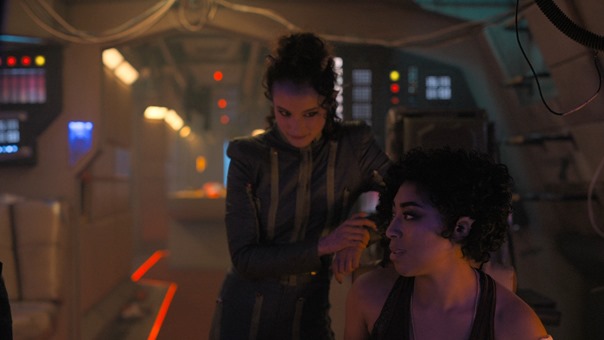 Vagrant.Queen.S01E01.A.Royal.Butt-Kicking.1080p.AMZN.WEB-DL.DDP5.1.H.264-CasStudio.mkv - 21;09;11.825