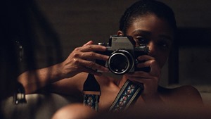 Little.Fires.Everywhere.S01E06.2160p.WEB.h265-NiXON.mkv - 15;57;50.629