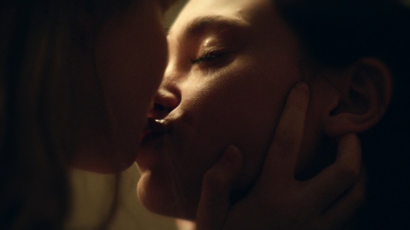 Little.Fires.Everywhere.S01E07.2160p.WEB.h265-NiXON.mkv - 01;26;33.461 - 00001