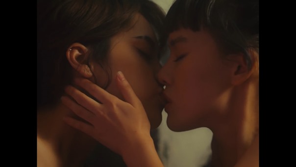 Chaleeda - Cigarettes [Official Music Video].mp4_snapshot_01.15.439