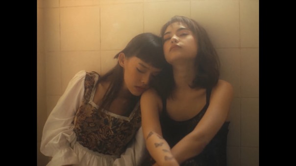 Chaleeda - Cigarettes [Official Music Video].mp4_snapshot_02.39.323