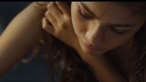 E.U.S00E02.Part.2.Jules.1080p.AMZN.WEB.DL.DD5.1.H264.KiNGS.26225.mkv_snapshot_29.07.920