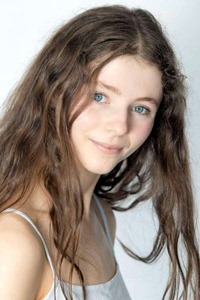 Thomasin-McKenzie-60