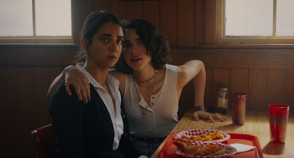 drive-away.dolls.2024.hdr.2160p.web.h265-showmeonthedollwherehetouchedyou.mkv_snapshot_00.25.51.616